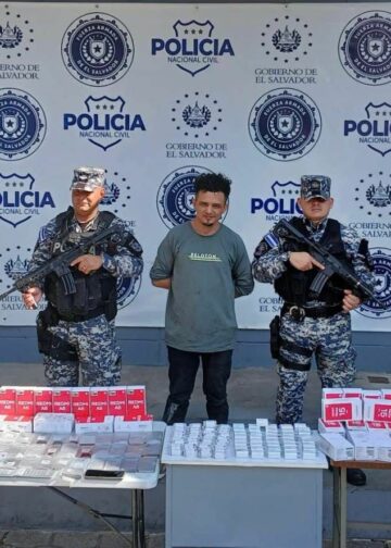 Capturan a hombre por hurtar decenas de celulares en centro comercial de Soyapango