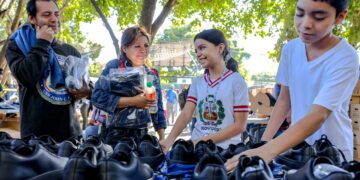 Continúa entrega de paquetes en Centros Escolares del país