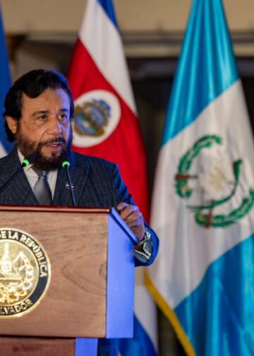 Félix Ulloa resalta modernización de sistema eléctrico del país