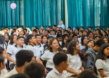 Más de 1,500 bachilleres descubren oportunidades para convertirse en Futuro Becados