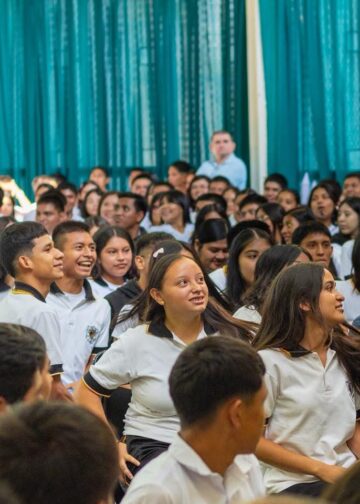 Más de 1,500 bachilleres descubren oportunidades para convertirse en Futuro Becados