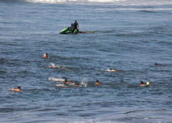 Politur resguarda competencia “Paso del Hombre” en el Puerto de La Libertad