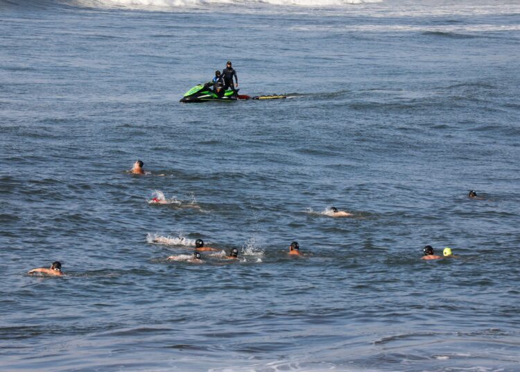 Politur resguarda competencia “Paso del Hombre” en el Puerto de La Libertad