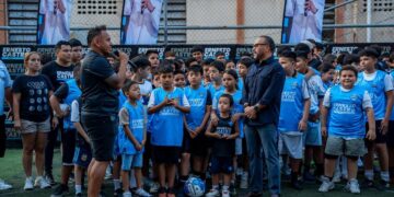 Ernesto Castro inaugura escuela de futbol en colonia La Málaga