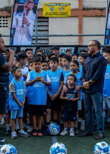 Ernesto Castro inaugura escuela de futbol en colonia La Málaga