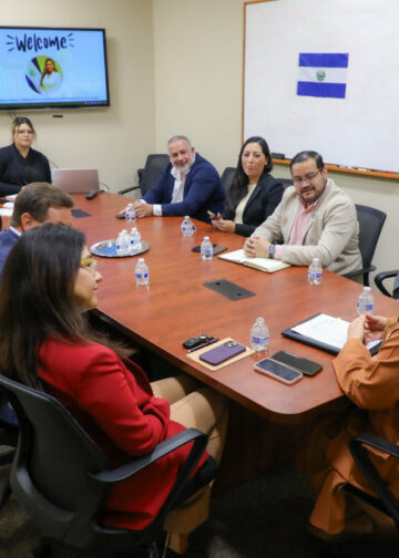 El Salvador impulsa oportunidades para connacionales en Fresno