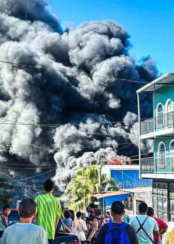 Incendio en chatarrera deja dos fallecidos en San Salvador