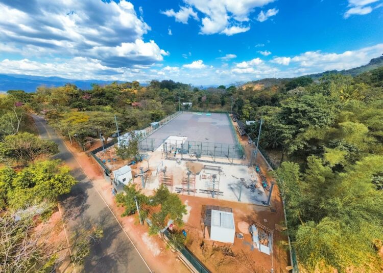 Gobierno construye nuevo complejo deportivo en Morazán