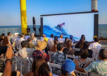 Documental “Olas y Raíces” resalta el auge del surf en El Salvador