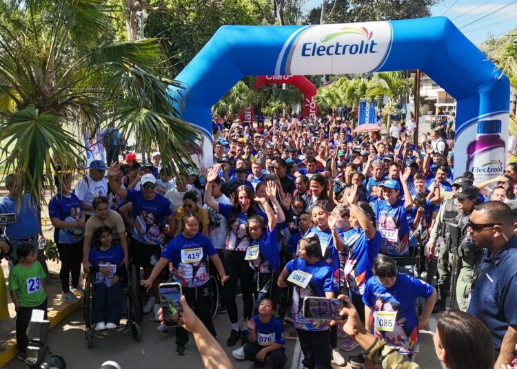 Miss Universo Fátima Bosch acompaña jornada dedicada a niños con síndrome de Down