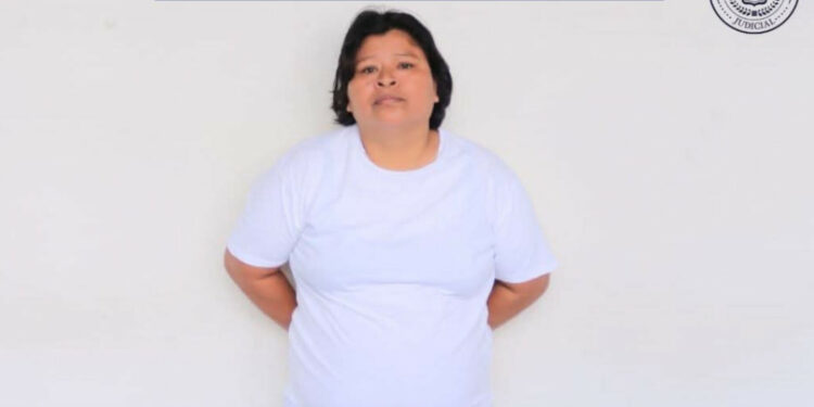 Mujer acusada de intento de homicidio y robo continuará en detención provisional