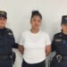 Hondureña vinculada a la MS13 es entregada a la PNC para enfrentar cargos por extorsión en El Salvador