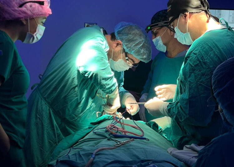 Especialistas de Cleveland Clinic realizan cirugías faciales reconstructivas gratuitas en el Hospital Nacional Zacamil