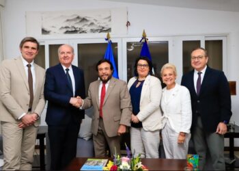 Enfoque en Proyectos y FuturoVicepresidente Félix Ulloa y delegación del Senado de Francia proyectan alianzas en infraestructura, cultura y el Tren del Pacífico