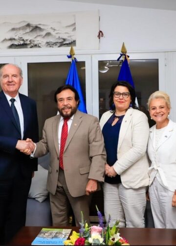 Enfoque en Proyectos y FuturoVicepresidente Félix Ulloa y delegación del Senado de Francia proyectan alianzas en infraestructura, cultura y el Tren del Pacífico