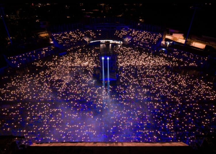 Lleno total y emociones a flor de piel en el concierto de Yandel Sinfónico