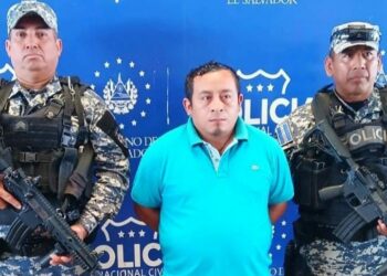 Hombre es capturado luego de agredir a su compañera de vida con un envase de vidrio