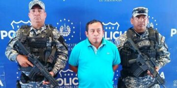 Hombre es capturado luego de agredir a su compañera de vida con un envase de vidrio