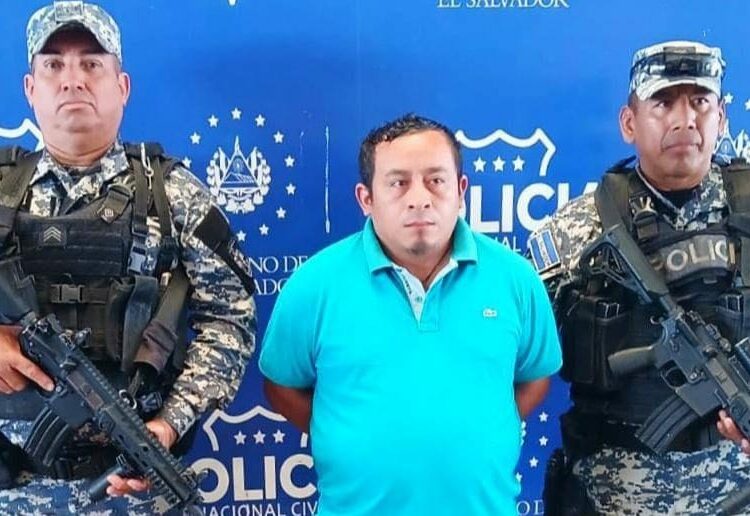 Hombre es capturado luego de agredir a su compañera de vida con un envase de vidrio