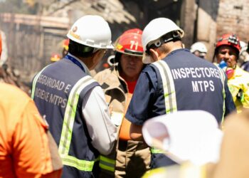 Ministerio de Trabajo inicia verificación tras incendio en San Salvador que dejó dos personas fallecidas