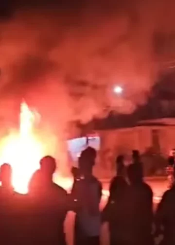 Protesta en Cuba, deja disturbios y daños en sede del Partido Comunista