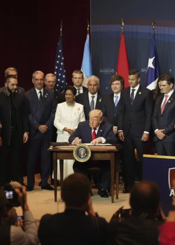 Trump firma coalición Escudo de las Américas con apoyo de líderes y presencia clave de Nayib Bukele