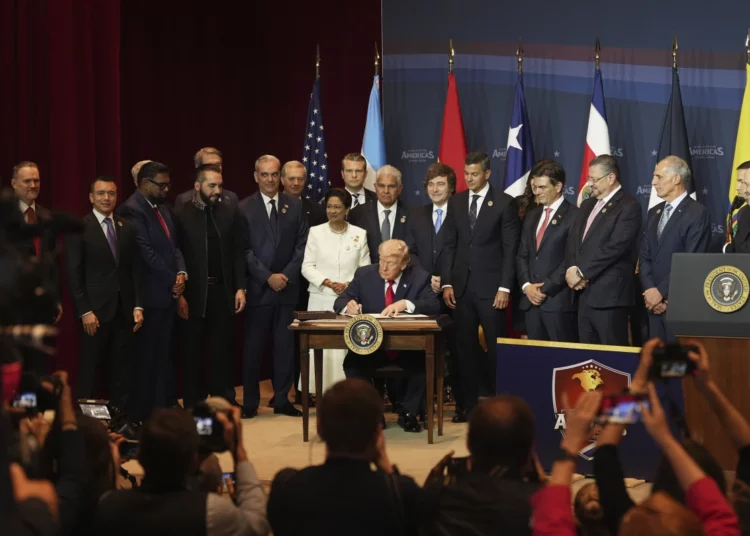 Trump firma coalición Escudo de las Américas con apoyo de líderes y presencia clave de Nayib Bukele