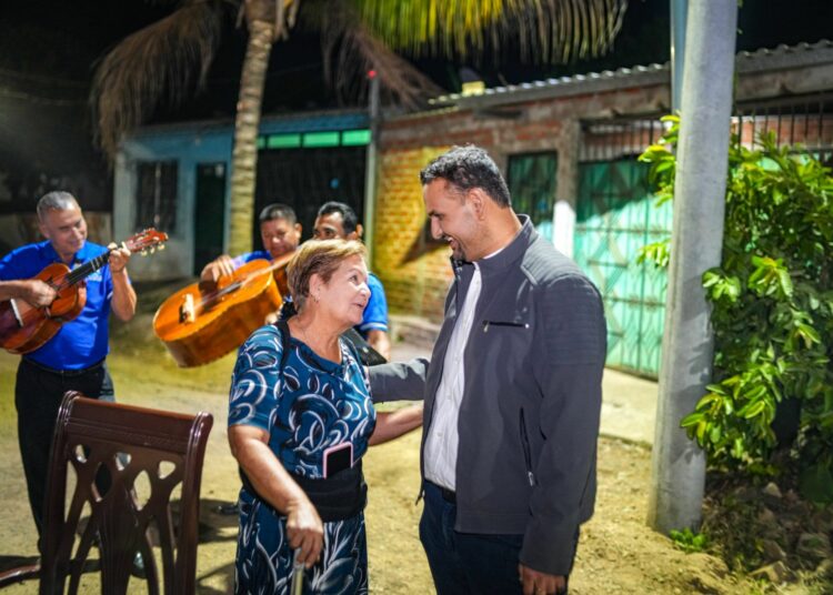 Habitantes de El Bosque agradecen al alcalde Gustavo Acevedo por mejoras en sus calles vecinales