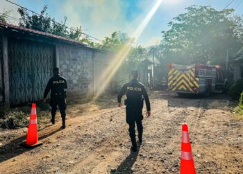Incendio en vivienda de colonia 15 de Septiembre es controlado sin propagarse en San Miguel Centro
