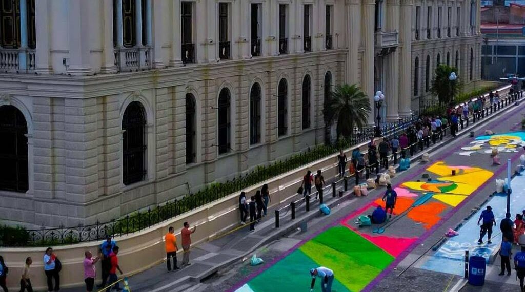 Mega alfombra de sal busca convertir el Centro Histórico en el mayor escenario cultural de Semana Santa