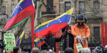 Maduro enfrenta segunda audiencia en NY en medio de protestas y debate por su defensa legal
