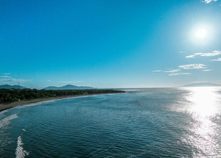 Prevén oleaje más rápido y alto en la costa salvadoreña durante este fin de semana