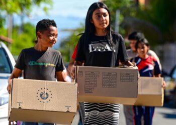 Paquetes escolares benefician a estudiantes del Complejo Educativo Profesor Raúl Flores Moreno en Conchagua