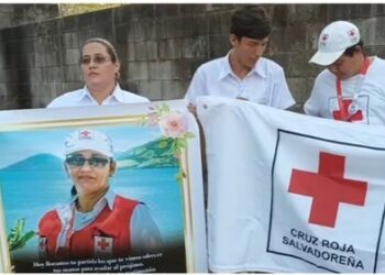 Cruz Roja y la comunidad recuerdan con emotividad a Sandra Benítez durante su sepelio