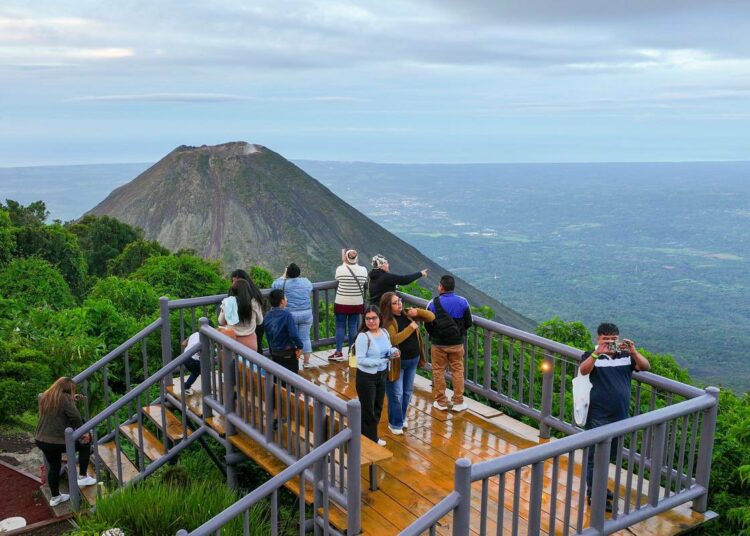 Turismo internacional en El Salvador mantiene crecimiento y apunta a un repunte durante Semana Santa 2026