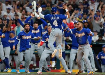 Venezuela celebra su primer título en el Clásico Mundial de Béisbol tras vencer a Estados Unidos