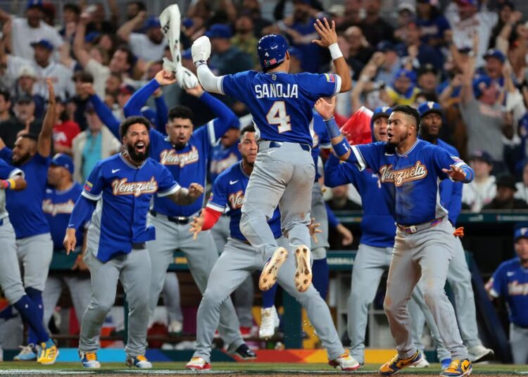 Venezuela celebra su primer título en el Clásico Mundial de Béisbol tras vencer a Estados Unidos