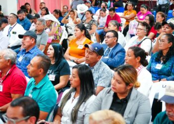 Entregan escrituras a familias afectadas por Argoz y avanzan en la regularización de propiedades en el país