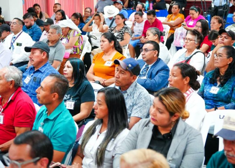 Entregan escrituras a familias afectadas por Argoz y avanzan en la regularización de propiedades en el país