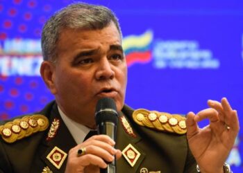 Golpe a la vieja guardia chavista: Delcy Rodríguez reemplaza al ministro de defensa Vladimir Padrino