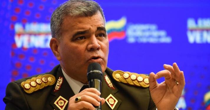 Golpe a la vieja guardia chavista: Delcy Rodríguez reemplaza al ministro de defensa Vladimir Padrino