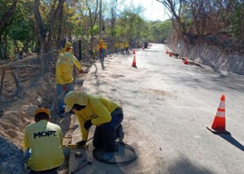 Construyen puente de 31 metros como parte de la pavimentación de 9.29 kilómetros en Yayantique