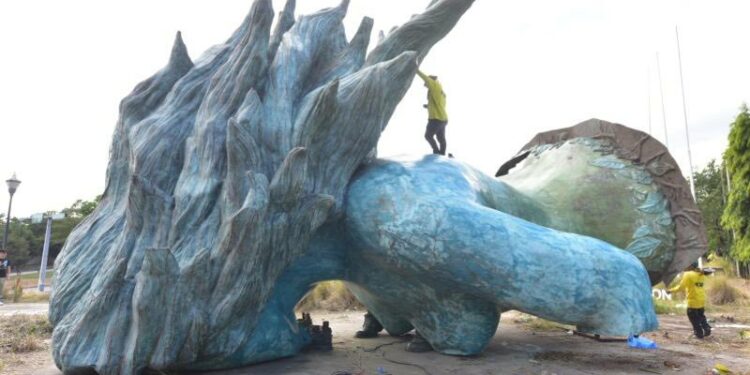 Nayib Bukele desmontó monumento: «Eliminar lo horrible es imprescindible», destacó