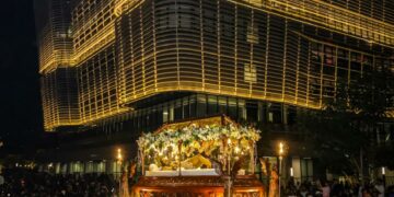 Feligreses viven con solemnidad el Santo Entierro en el renovado Centro Histórico de San Salvador