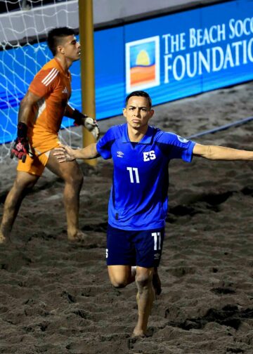 El Salvador gana un emocionante duelo 5-4 ante Colombia en la Beach Soccer Cup 2026