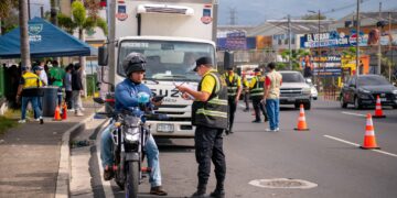 Controles vehiculares se refuerzan en Semana Santa ante alta afluencia de turistas en el país