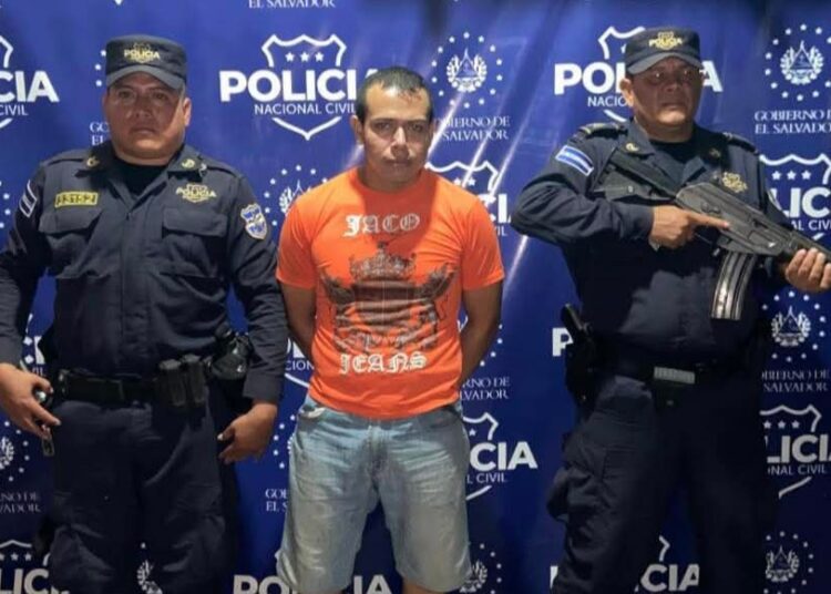Capturan a pandillero tras intimidar a empleado en Apopa