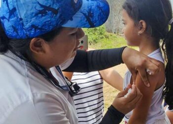 El Salvador refuerza vacunación y vigilancia ante casos importados de sarampión