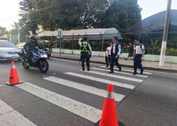Alcaldía de La Libertad Sur refuerza seguridad y ordena el tráfico en centros educativos