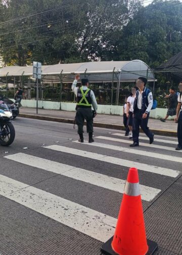 Alcaldía de La Libertad Sur refuerza seguridad y ordena el tráfico en centros educativos